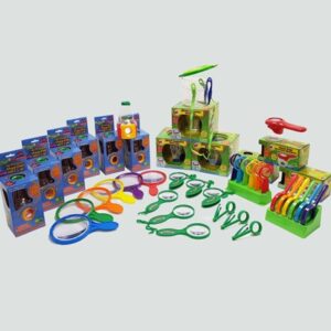 Giant Magnifying Kit including a wide range of items for children to see items up close
